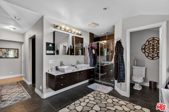 5119 Quakertown Avenue, Woodland Hills, CA 91364