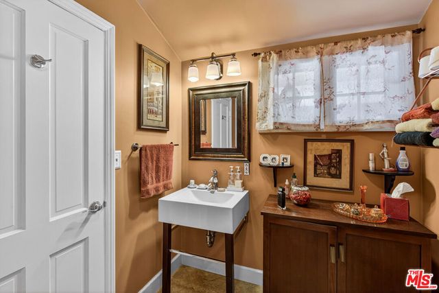 5119 Quakertown Avenue, Woodland Hills, CA 91364