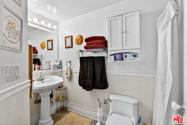 5119 Quakertown Avenue, Woodland Hills, CA 91364