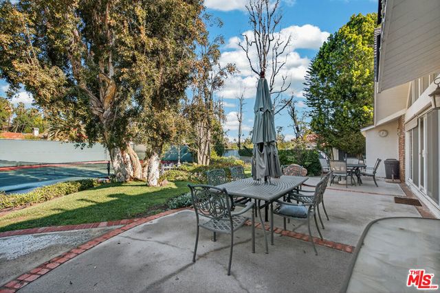 5119 Quakertown Avenue, Woodland Hills, CA 91364