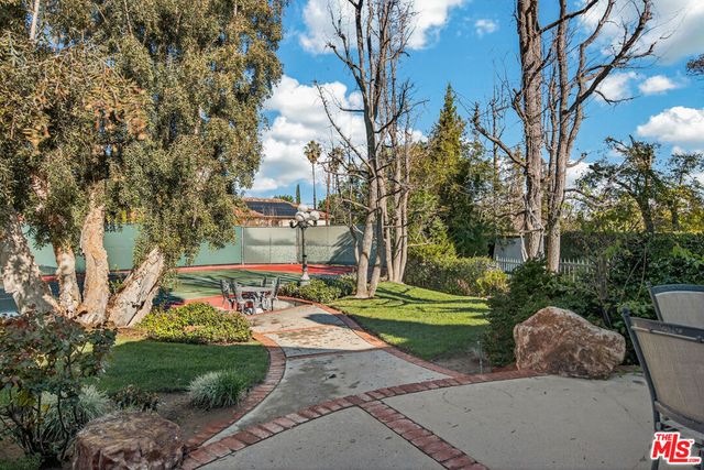 5119 Quakertown Avenue, Woodland Hills, CA 91364