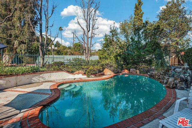 5119 Quakertown Avenue, Woodland Hills, CA 91364