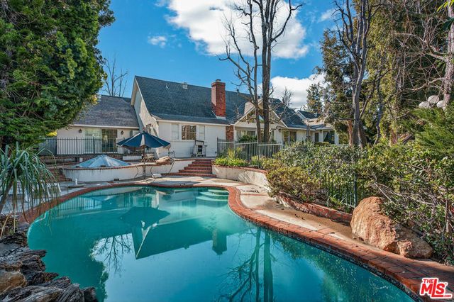 5119 Quakertown Avenue, Woodland Hills, CA 91364