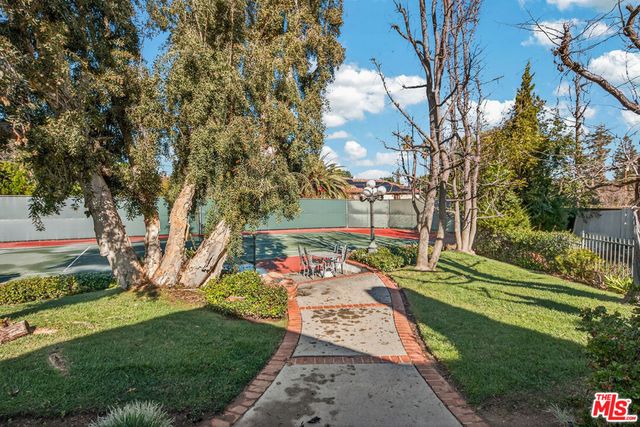 5119 Quakertown Avenue, Woodland Hills, CA 91364