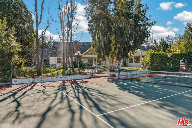 5119 Quakertown Avenue, Woodland Hills, CA 91364