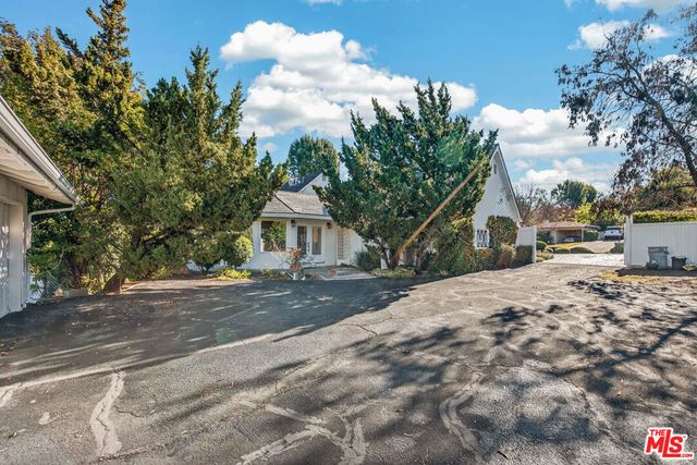 5119 Quakertown Avenue, Woodland Hills, CA 91364