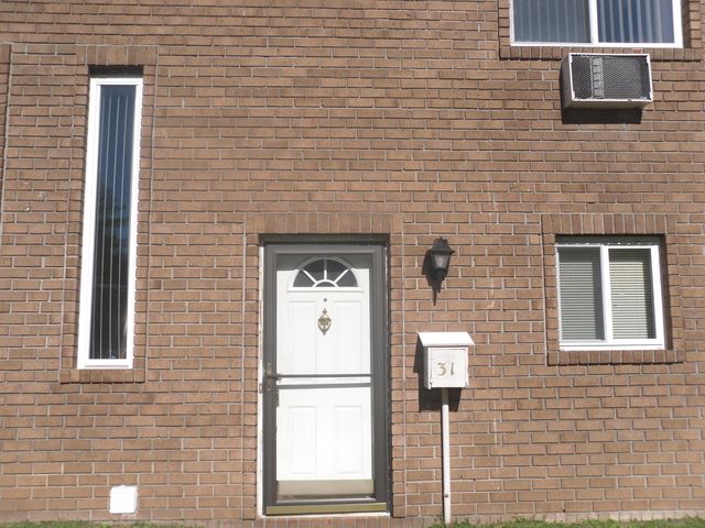 31 Beaman Brook 31, Bloomfield, CT 06002