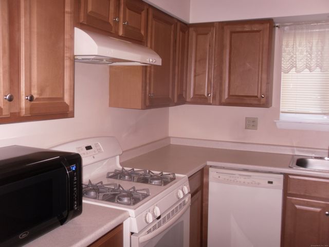 31 Beaman Brook 31, Bloomfield, CT 06002