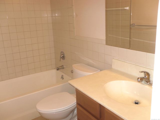 31 Beaman Brook 31, Bloomfield, CT 06002