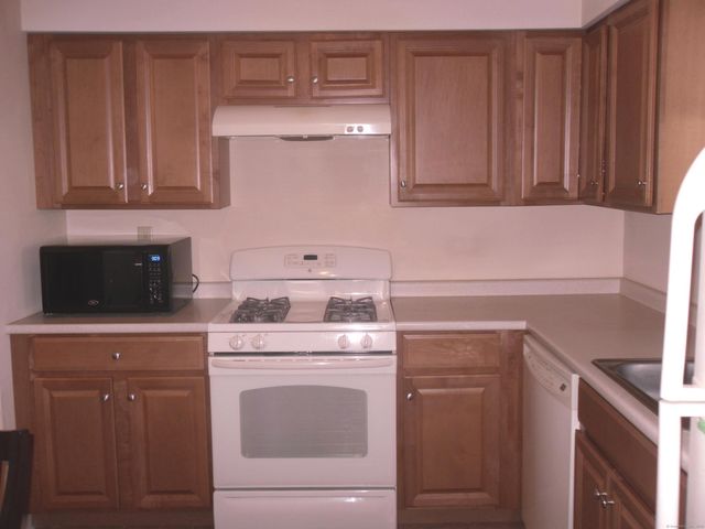 31 Beaman Brook 31, Bloomfield, CT 06002