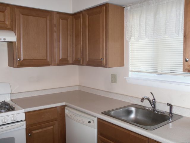 31 Beaman Brook 31, Bloomfield, CT 06002