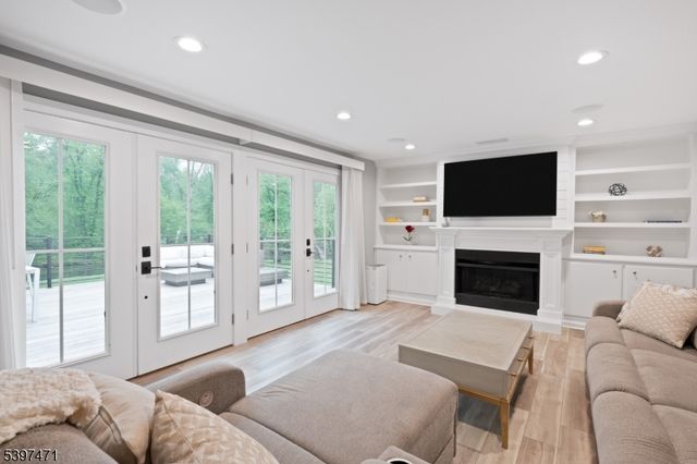 276 River Dr, River Vale Twp., NJ 07675