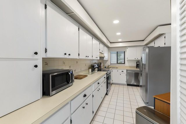 2155 Galleon Drive E-4, Vero Beach, FL 32963