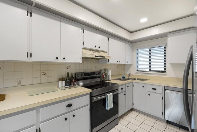 2155 Galleon Drive E-4, Vero Beach, FL 32963