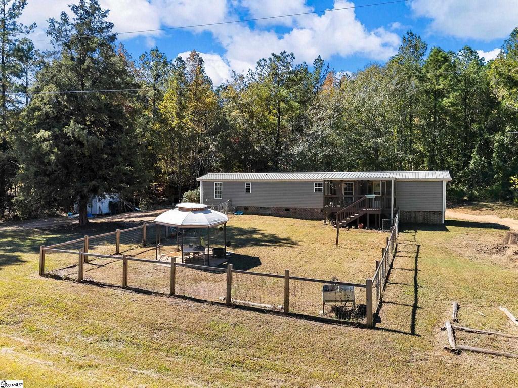 393 Country Estates Road, Fountain Inn, SC 29644