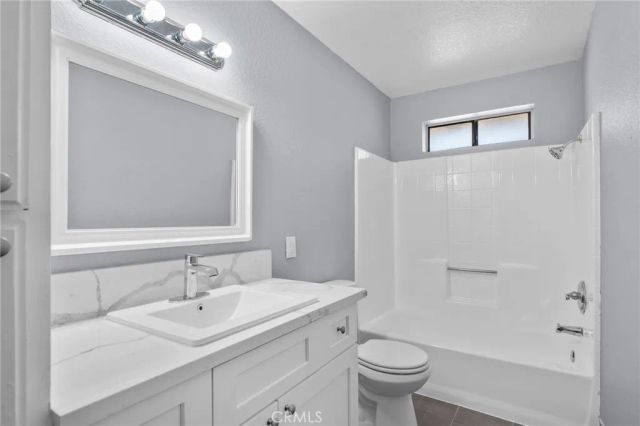 16124 Palm Street, Hesperia, CA 92345