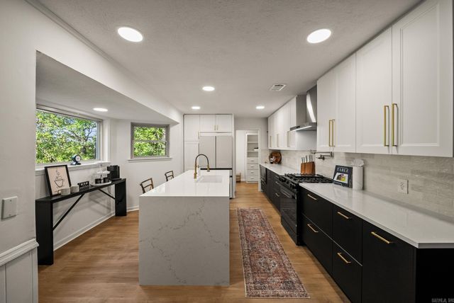 11833 Rivercrest Dr, Little Rock, AR 72212