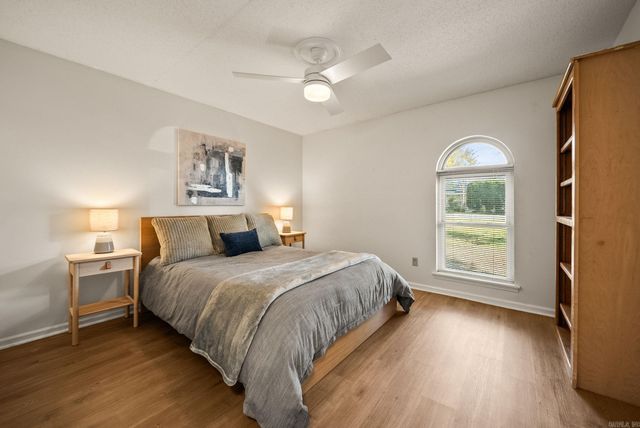 11833 Rivercrest Dr, Little Rock, AR 72212