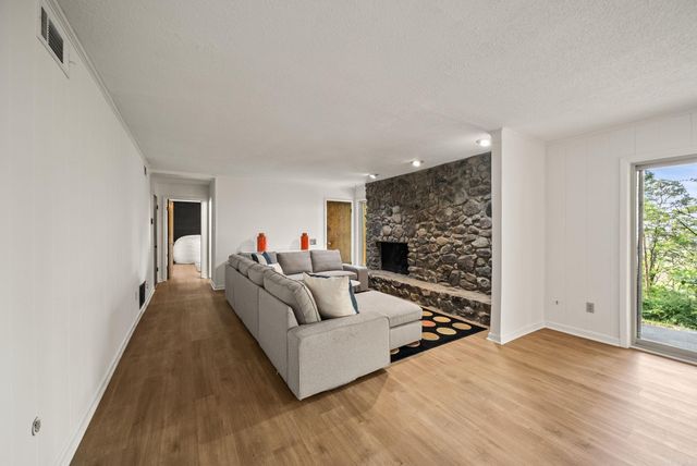 11833 Rivercrest Dr, Little Rock, AR 72212