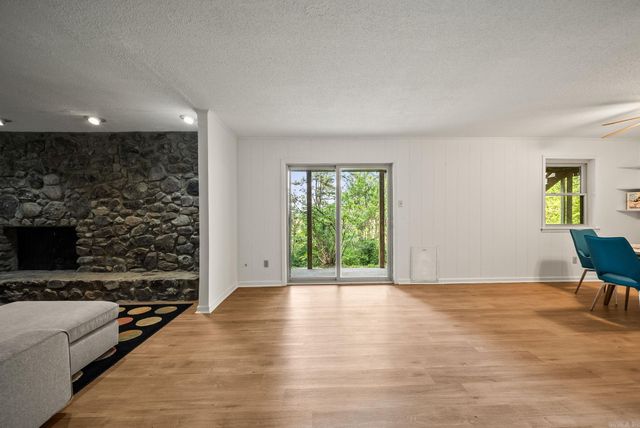 11833 Rivercrest Dr, Little Rock, AR 72212