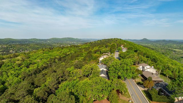 11833 Rivercrest Dr, Little Rock, AR 72212