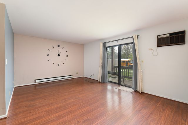 425 Berkshire Drive 16, Crystal Lake, IL 60014