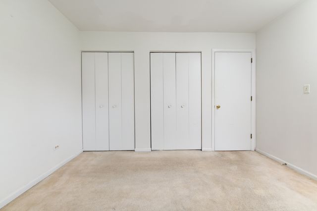 425 Berkshire Drive 16, Crystal Lake, IL 60014