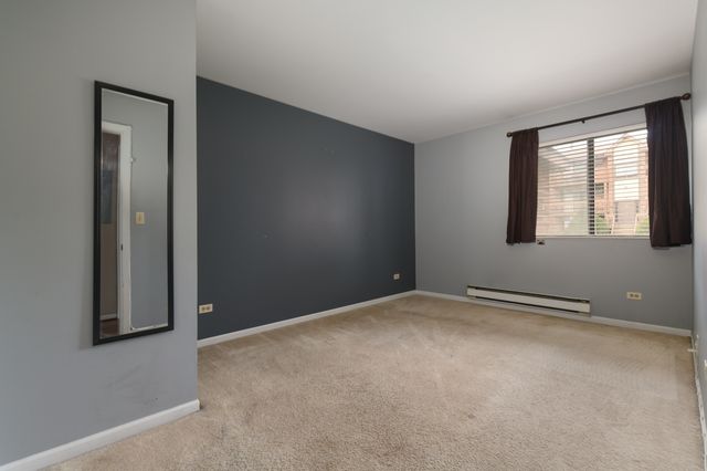 425 Berkshire Drive 16, Crystal Lake, IL 60014