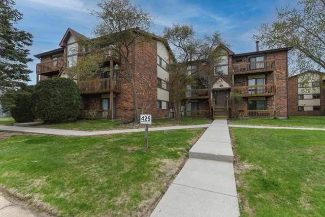 425 Berkshire Drive 16, Crystal Lake, IL 60014