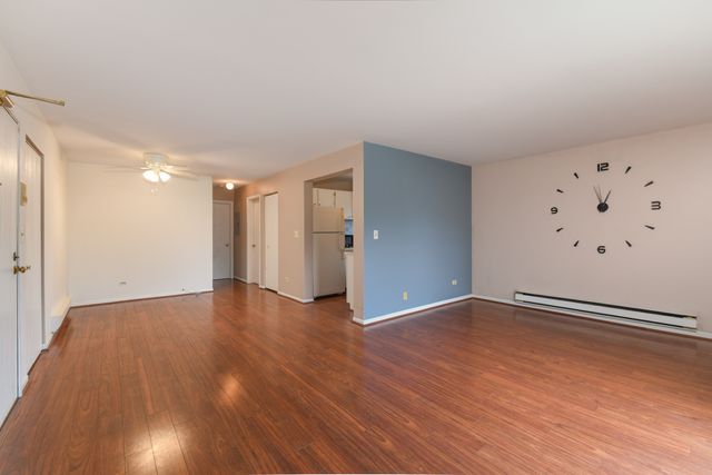 425 Berkshire Drive 16, Crystal Lake, IL 60014