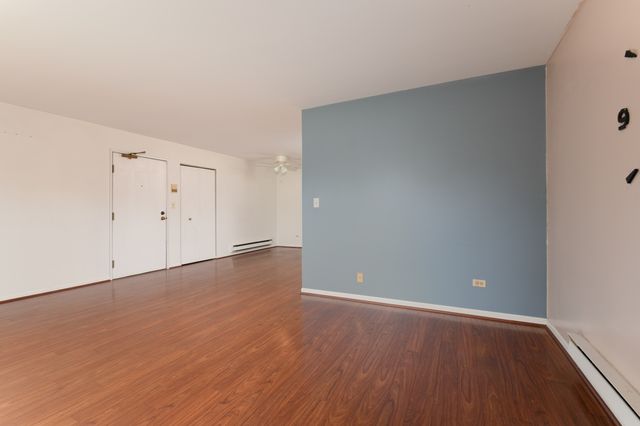 425 Berkshire Drive 16, Crystal Lake, IL 60014