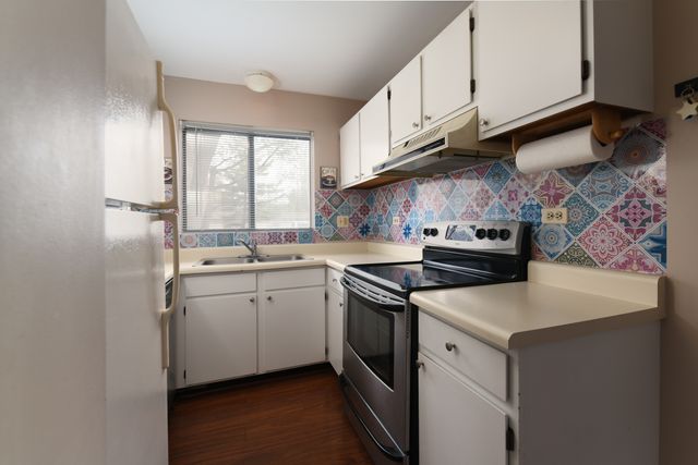 425 Berkshire Drive 16, Crystal Lake, IL 60014