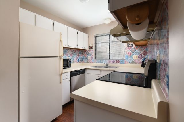 425 Berkshire Drive 16, Crystal Lake, IL 60014