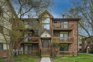425 Berkshire Drive 16, Crystal Lake, IL 60014