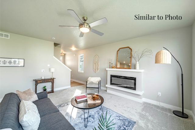 202 NE Doe Pointe Lane, Ankeny, IA 50021