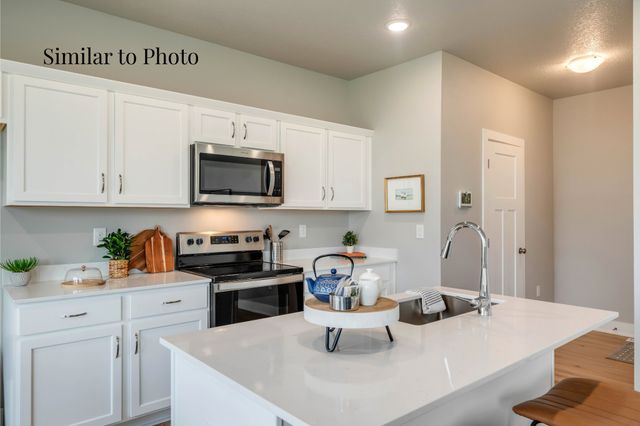 202 NE Doe Pointe Lane, Ankeny, IA 50021