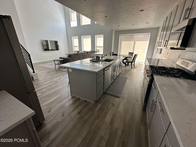 3181 S Hickory Street, Saratoga Springs, UT 84045