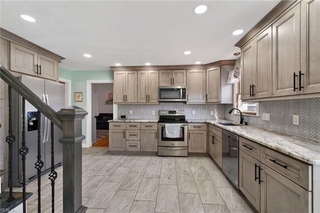 929 Brandermill DR, Chesapeake, VA 23322