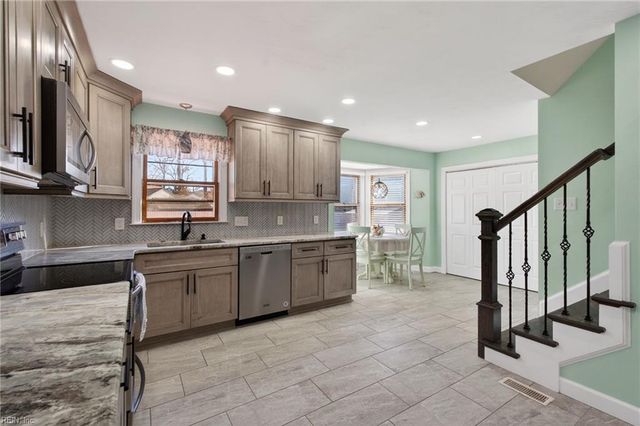 929 Brandermill DR, Chesapeake, VA 23322