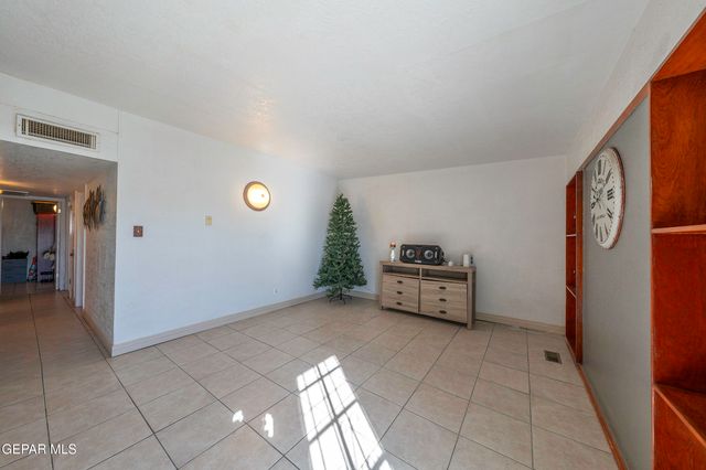 5036 ALPS Drive, El Paso, TX 79904