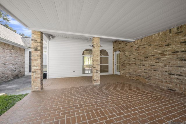 10241 Woodland View Dr, Greenwell Springs, LA 70739
