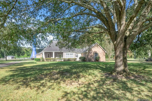 10241 Woodland View Dr, Greenwell Springs, LA 70739