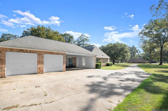 10241 Woodland View Dr, Greenwell Springs, LA 70739