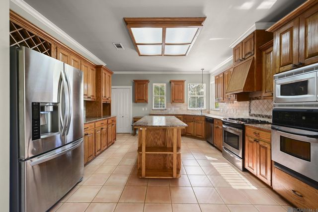 10241 Woodland View Dr, Greenwell Springs, LA 70739