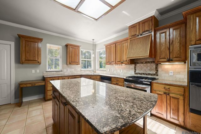 10241 Woodland View Dr, Greenwell Springs, LA 70739
