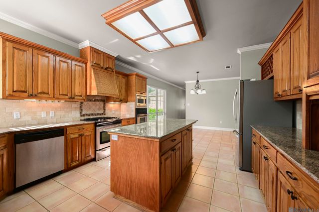 10241 Woodland View Dr, Greenwell Springs, LA 70739