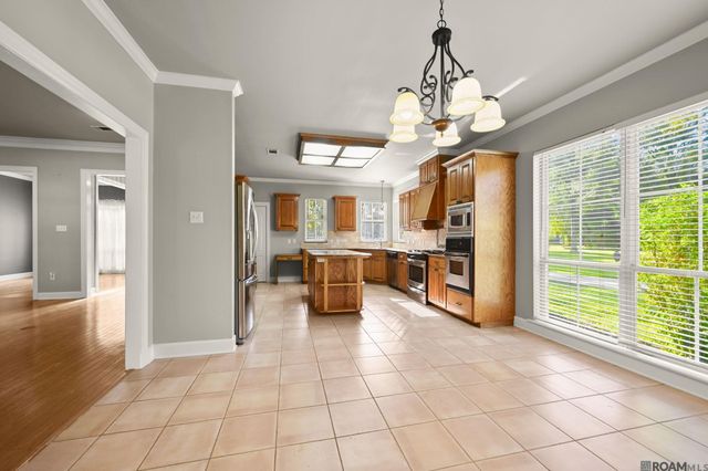 10241 Woodland View Dr, Greenwell Springs, LA 70739