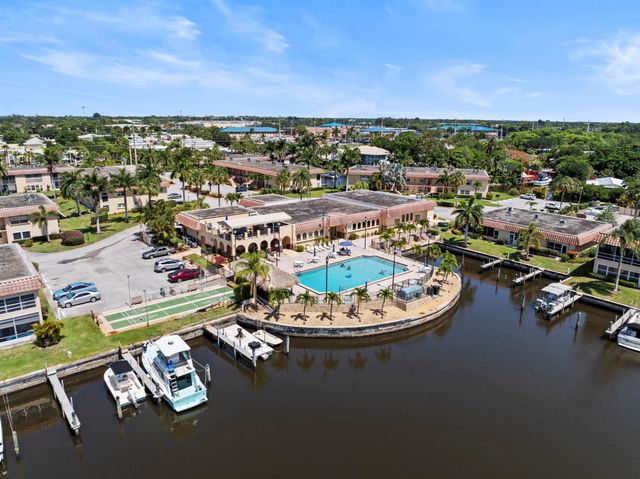 2600 S Kanner Highway F8, Stuart, FL 34994