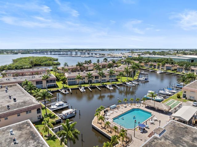 2600 S Kanner Highway F8, Stuart, FL 34994