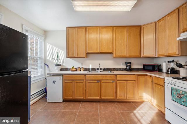 1822 FLEET ST, Baltimore, MD 21231